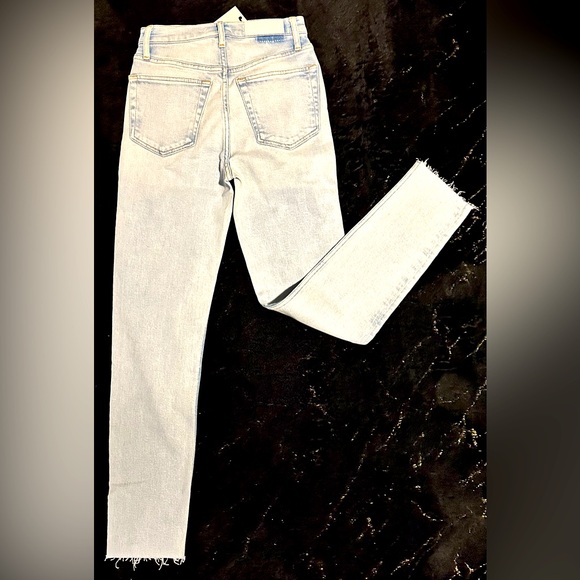 🔥 NWT- Women’s 90’s High Rise Ankle Crop Calm Waters!😍 Size 25‼️ - Picture 3 of 4